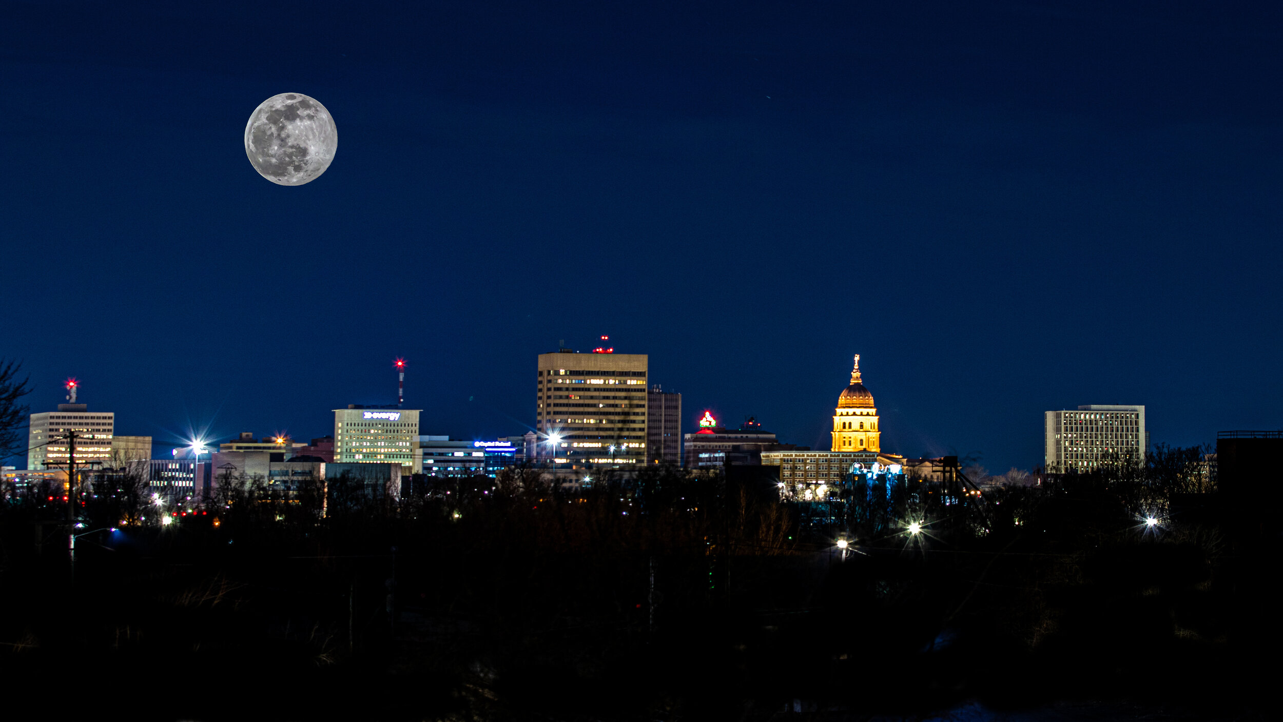 topeka, kansas skyline